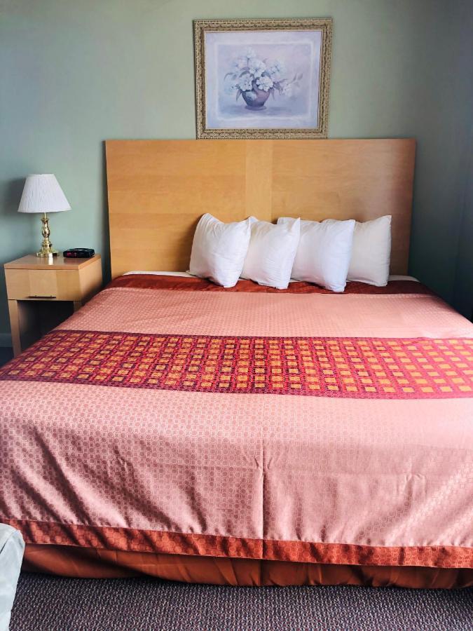 Perth Plaza Inn & Suites Dış mekan fotoğraf