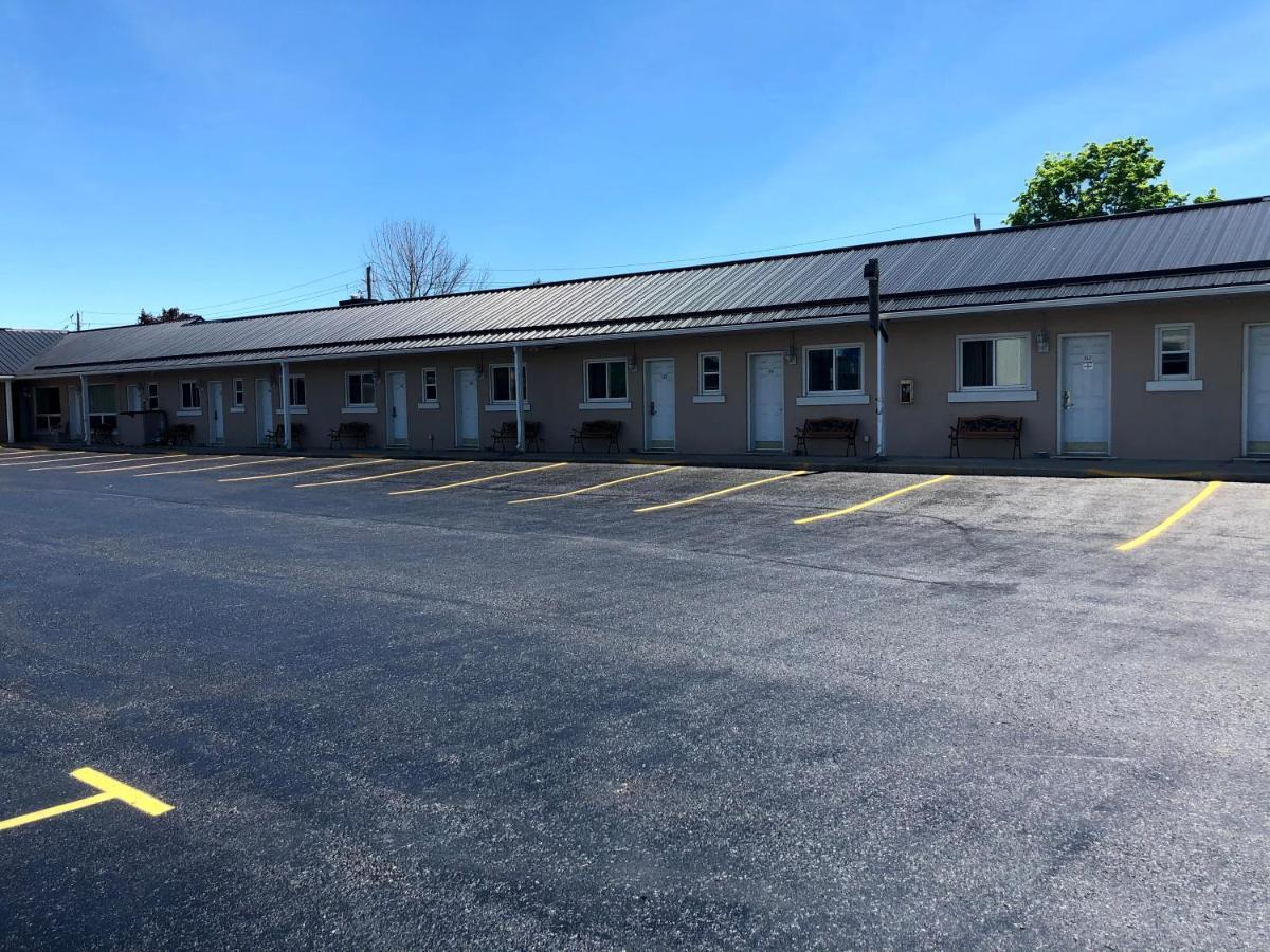 Perth Plaza Inn & Suites Dış mekan fotoğraf
