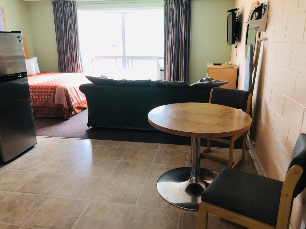 Perth Plaza Inn & Suites Dış mekan fotoğraf