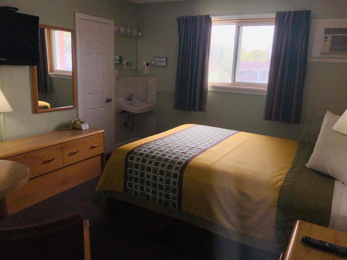 Perth Plaza Inn & Suites Dış mekan fotoğraf