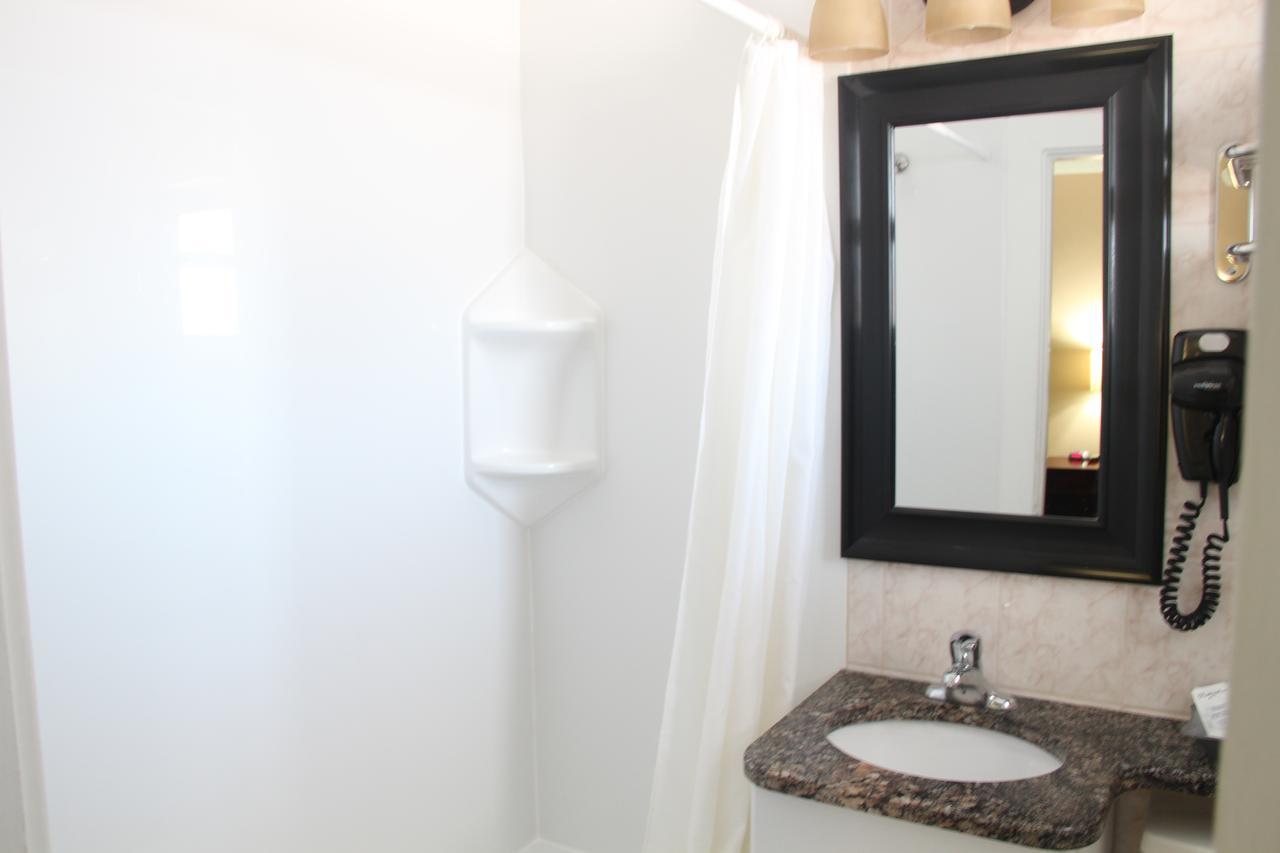 Perth Plaza Inn & Suites Dış mekan fotoğraf