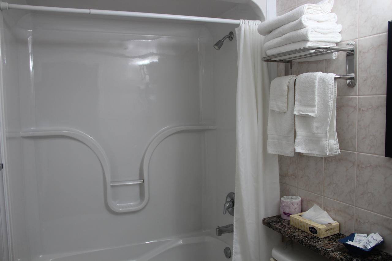 Perth Plaza Inn & Suites Dış mekan fotoğraf